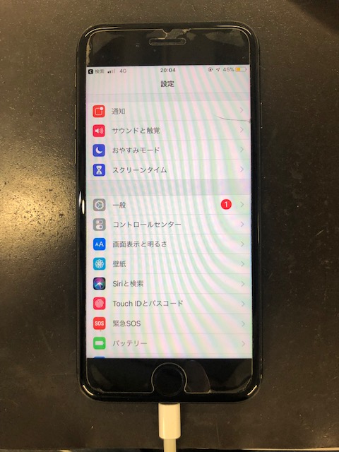 ドックコネクター交換前のiPhone8