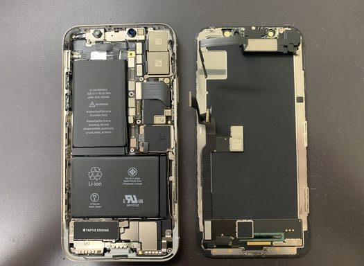 iPhoneX修理中