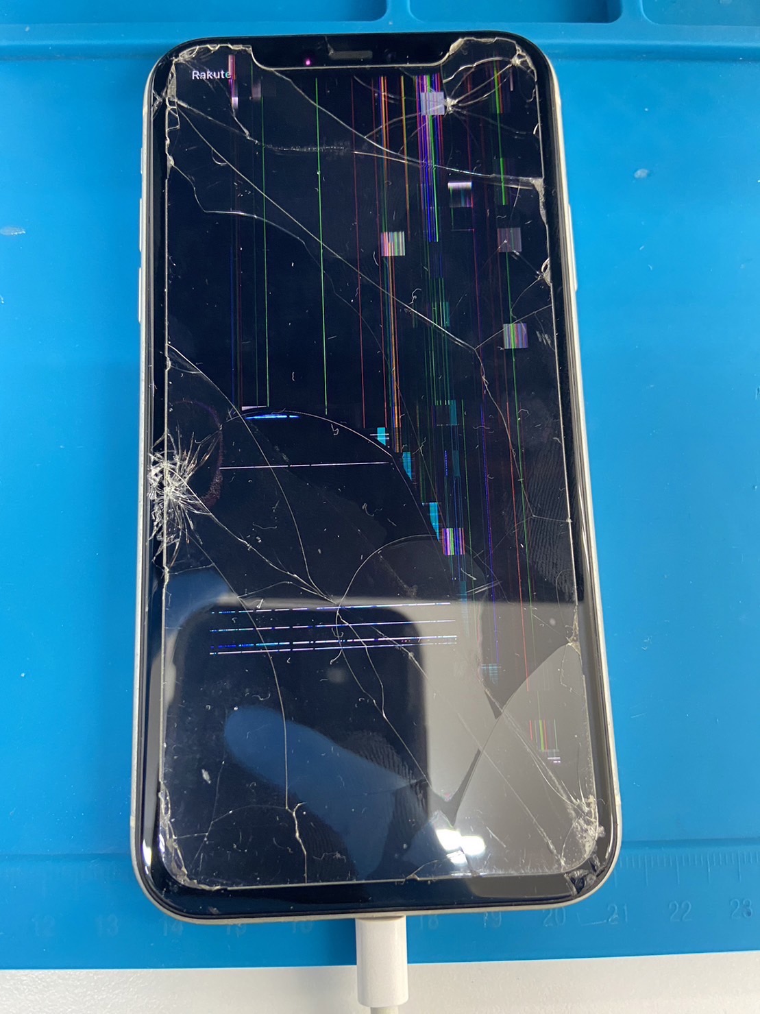 iPhoneの液晶が割れた！スマップル札幌店は即日修理！３０分以内に修理